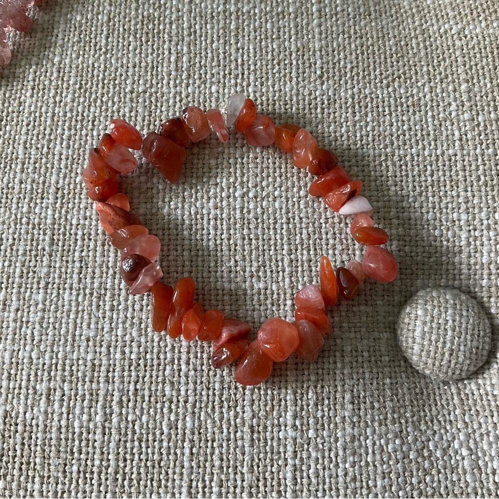 Stretch Chip Bracelet in Warm Carnelian Tones